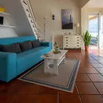 Casa Beira Mar Feriehus Mosteiros (Azores)